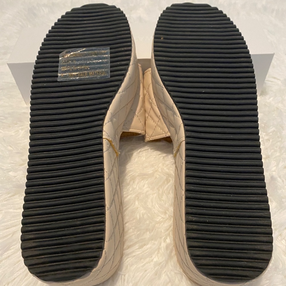 New Condition Emma New York Slides - Picture 5 of 6